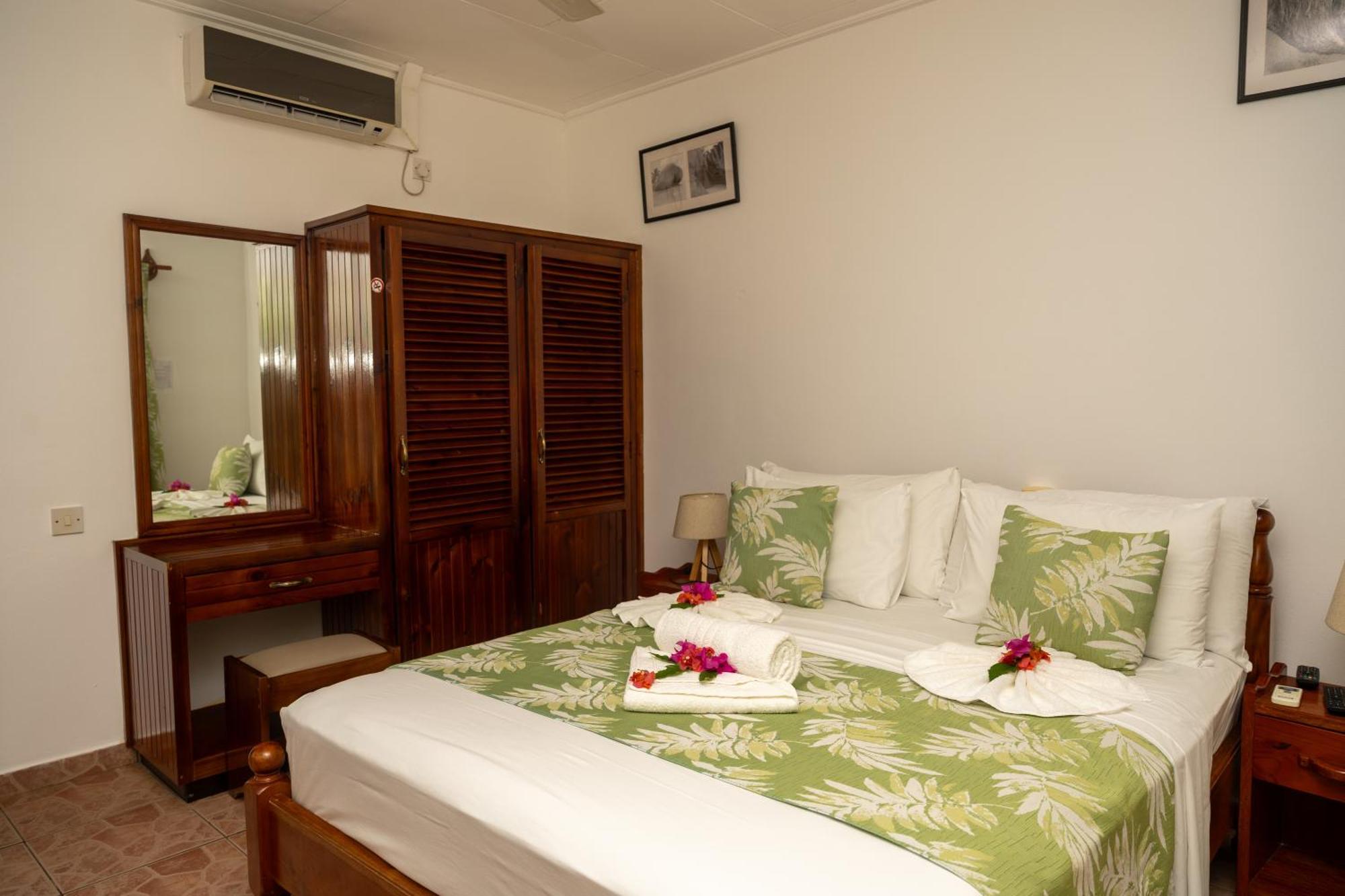 Pension Hibiscus La Digue Exterior foto