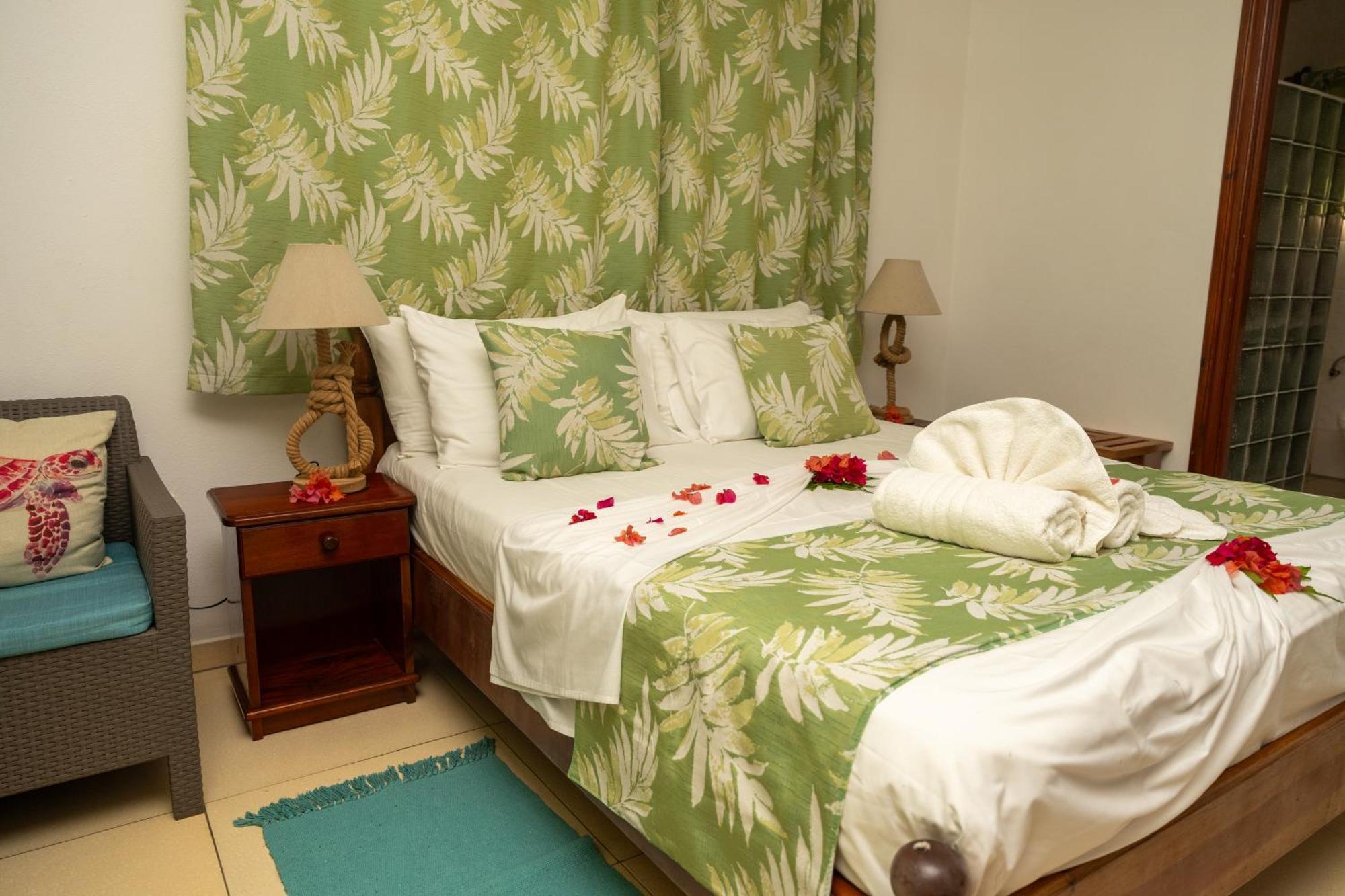 Pension Hibiscus La Digue Exterior foto