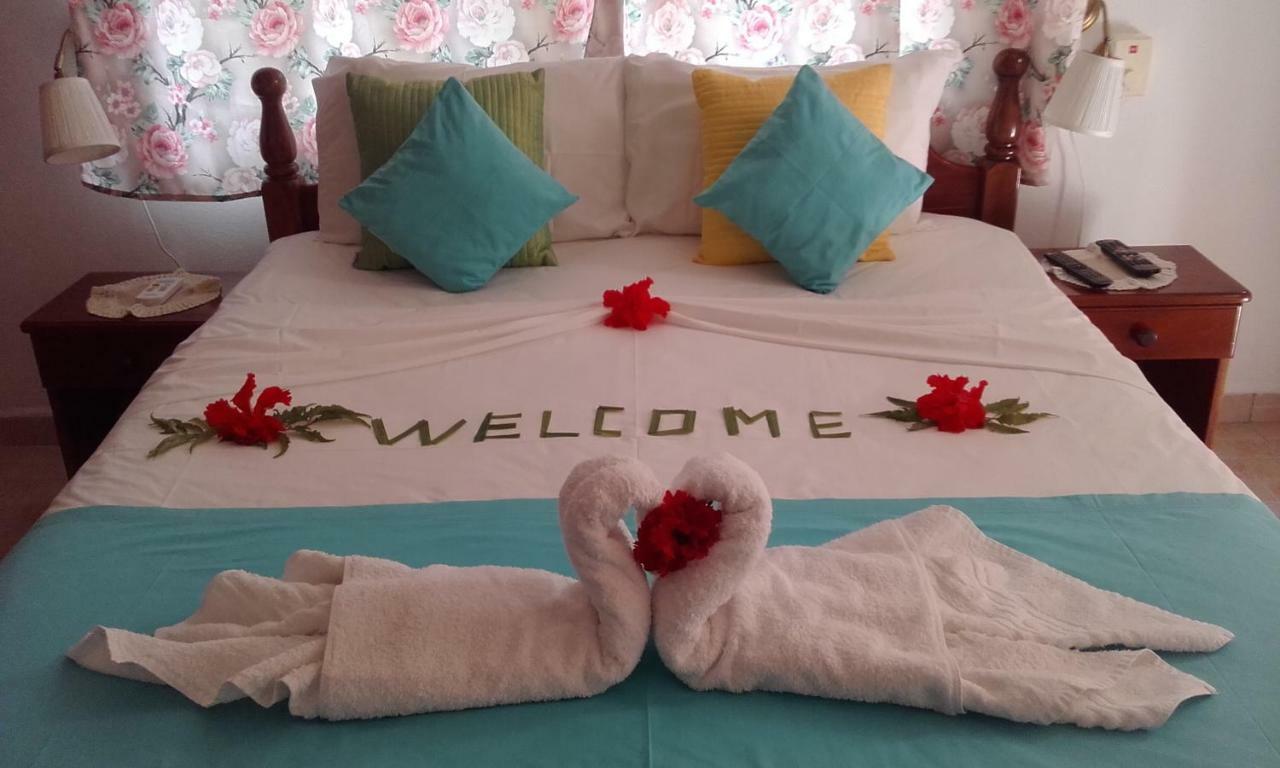 Pension Hibiscus La Digue Exterior foto
